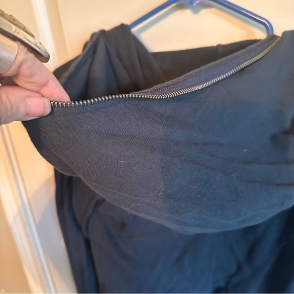 Converse size XL zip around cropped sweater with hood. Dark grey. - Picture 6 of 7